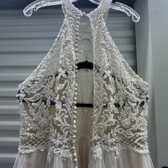 Allure Bridals Wedding Dress – Size 16 – Lace Bodice, Tulle Skirt, Small Train - Picture 3 of 11